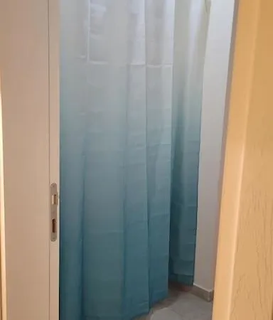 Apartment 1 Min To Metro, Cosy Flat For 8 Guests, 2nd Floor *